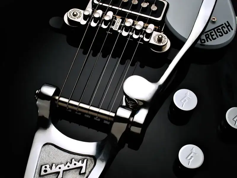 Do czego służy wajcha w gitarze elektrycznej i jak zmienia dźwięk?