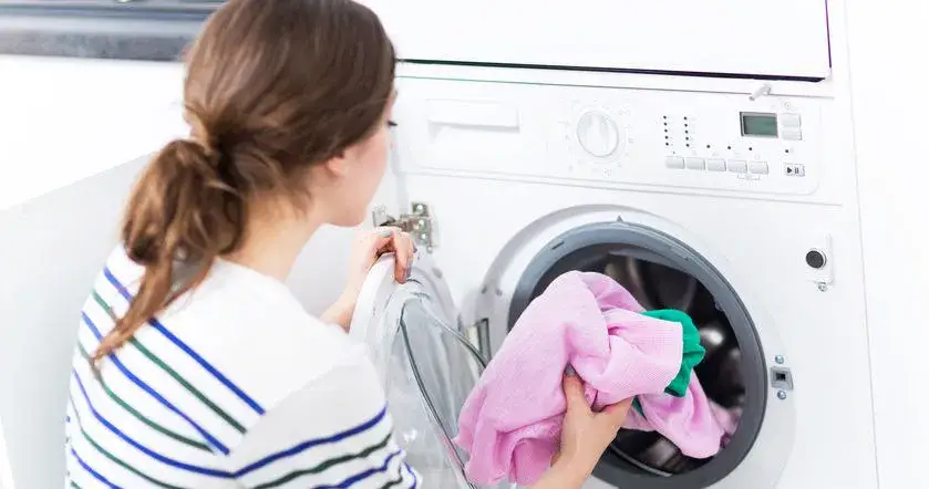 Jak skutecznie zapobiec farbowaniu ubrań: 5 sprawdzonych metod
