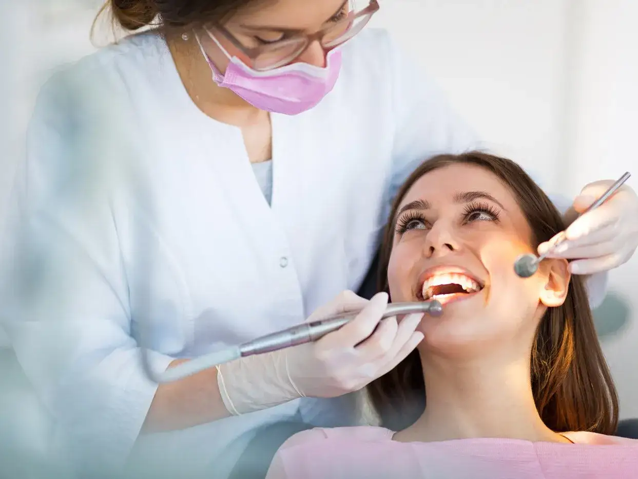Ile kosztuje prywatna wizyta u dentysty i jak uniknąć wysokich rachunków