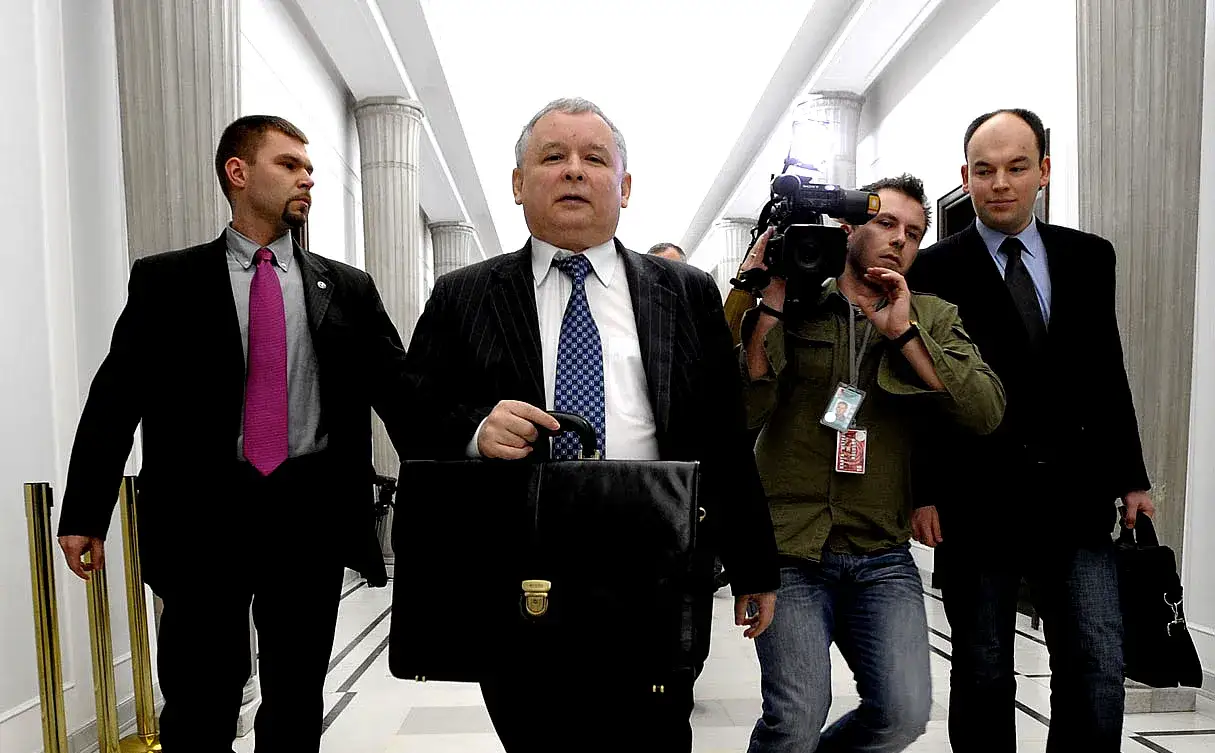 Kto był premierem za Lecha Kaczyńskiego? Niezwykłe fakty i zmiany w rządzie