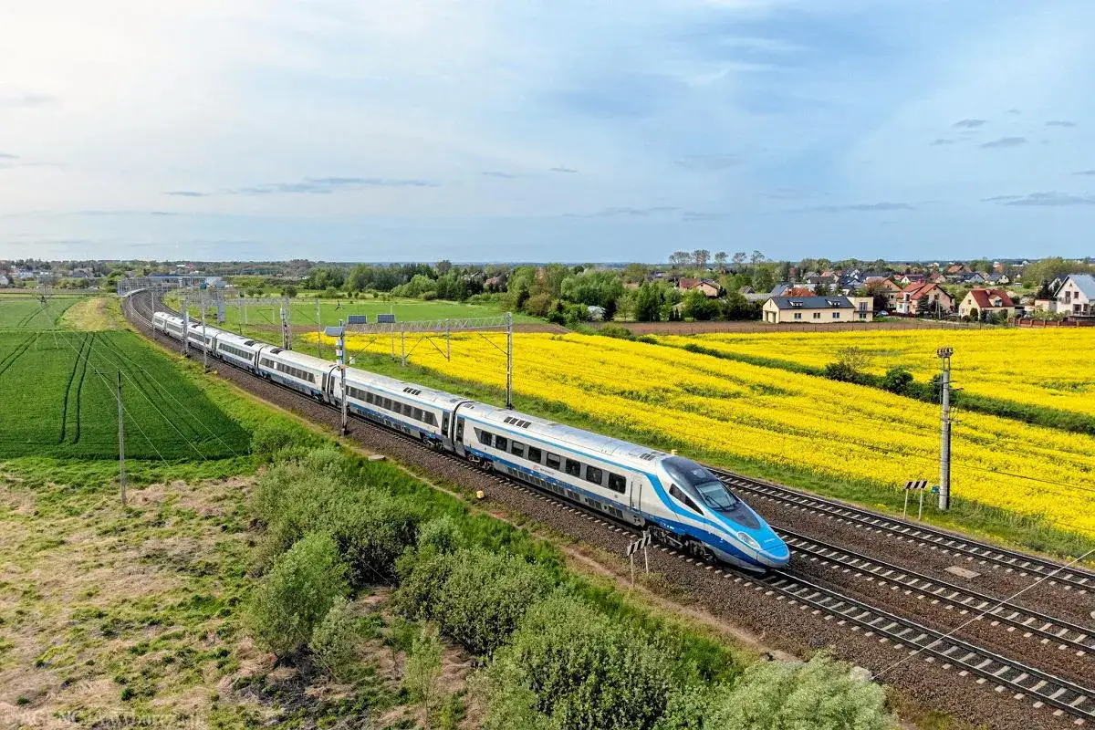 Szczecin Warszawa: Odległość, czas, koszty. Która trasa najlepsza?