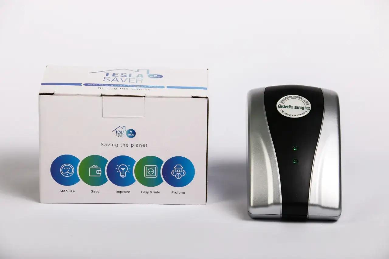 Pudełko z napisem "Tesla Saver Eco" i urządzenie do oszczędzania energii elektrycznej.