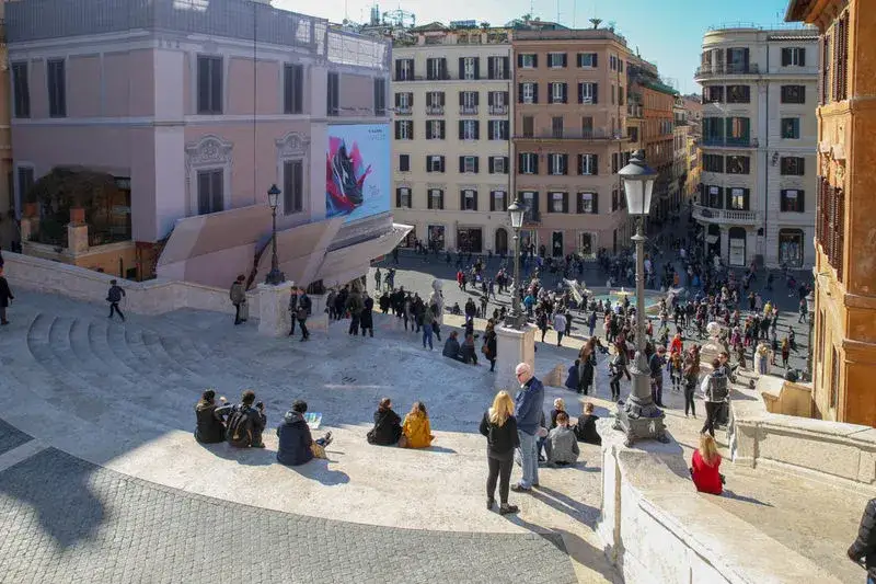Ile stopni mają schody hiszpańskie? Zaskakujące różnice w liczbie kroków