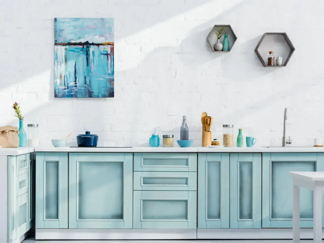 Jak odnowić meble w kuchni - proste sposoby na oszczędność i styl