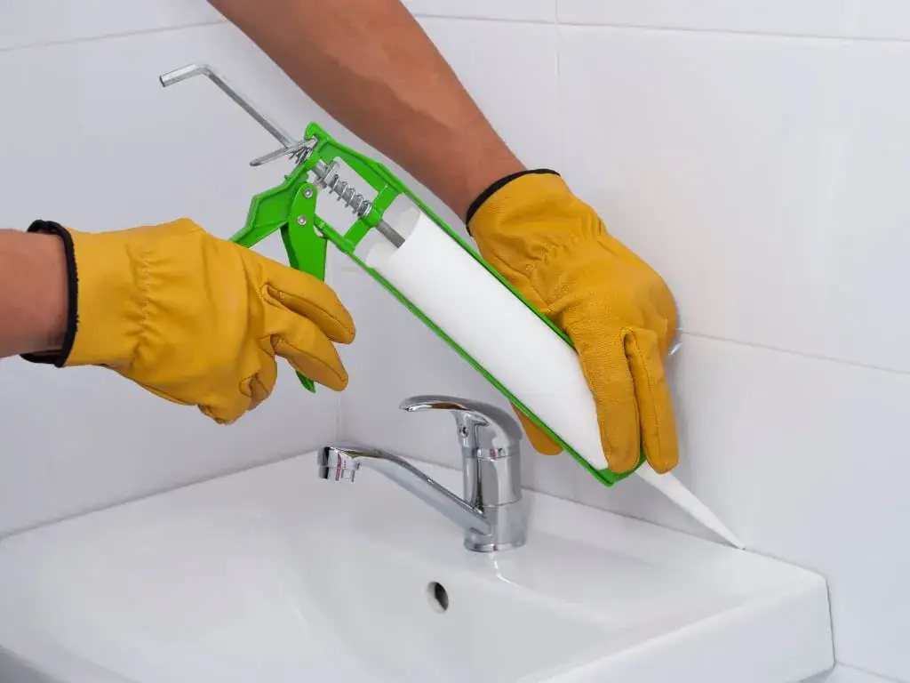 Jak szybko schnie silikon? Odkryj czynniki wpływające na czas schnięcia