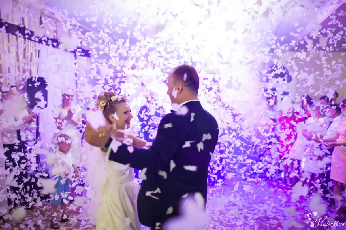 Ile konfetti na wesele? Przelicznik i triki na magiczny efekt!