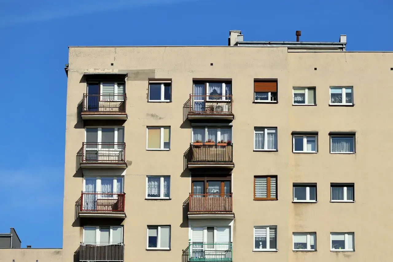 Spółdzielnia mieszkaniowa: Poznaj prawa, własność i nadchodzące zmiany