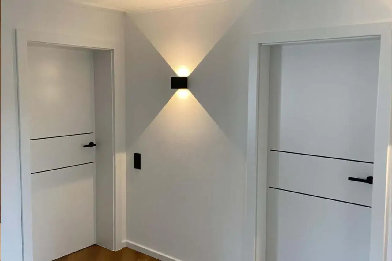 Jak oświetlić korytarz, aby uniknąć mrocznych zakamarków i cienia