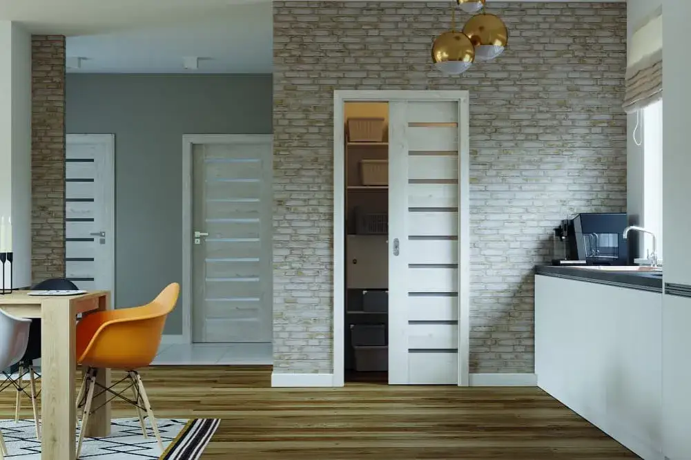 Zalety drzwi chowanych w ścianie oraz wybór najlepszych modeli