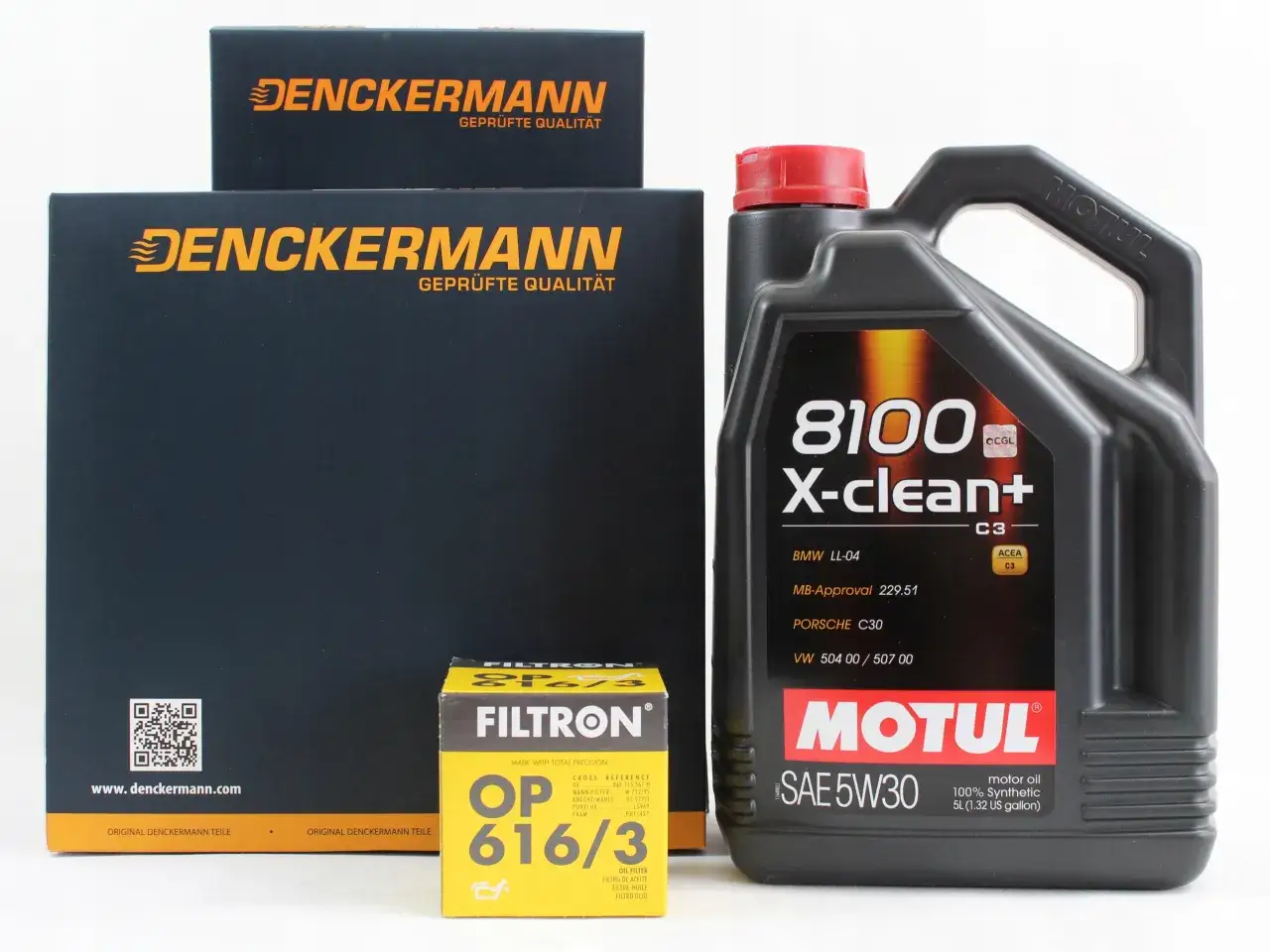 Kanister oleju Motul 5W30 5L, filtr oleju Filtron OP 616/3 i opakowania Denckermann.