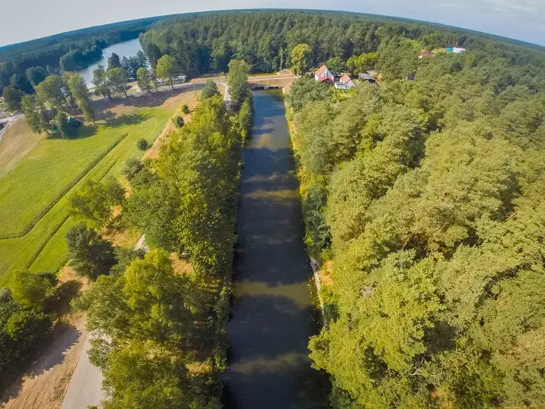Spływ kajakowy Fojutowo: Łatwe trasy, akwedukt i porady dla rodzin
