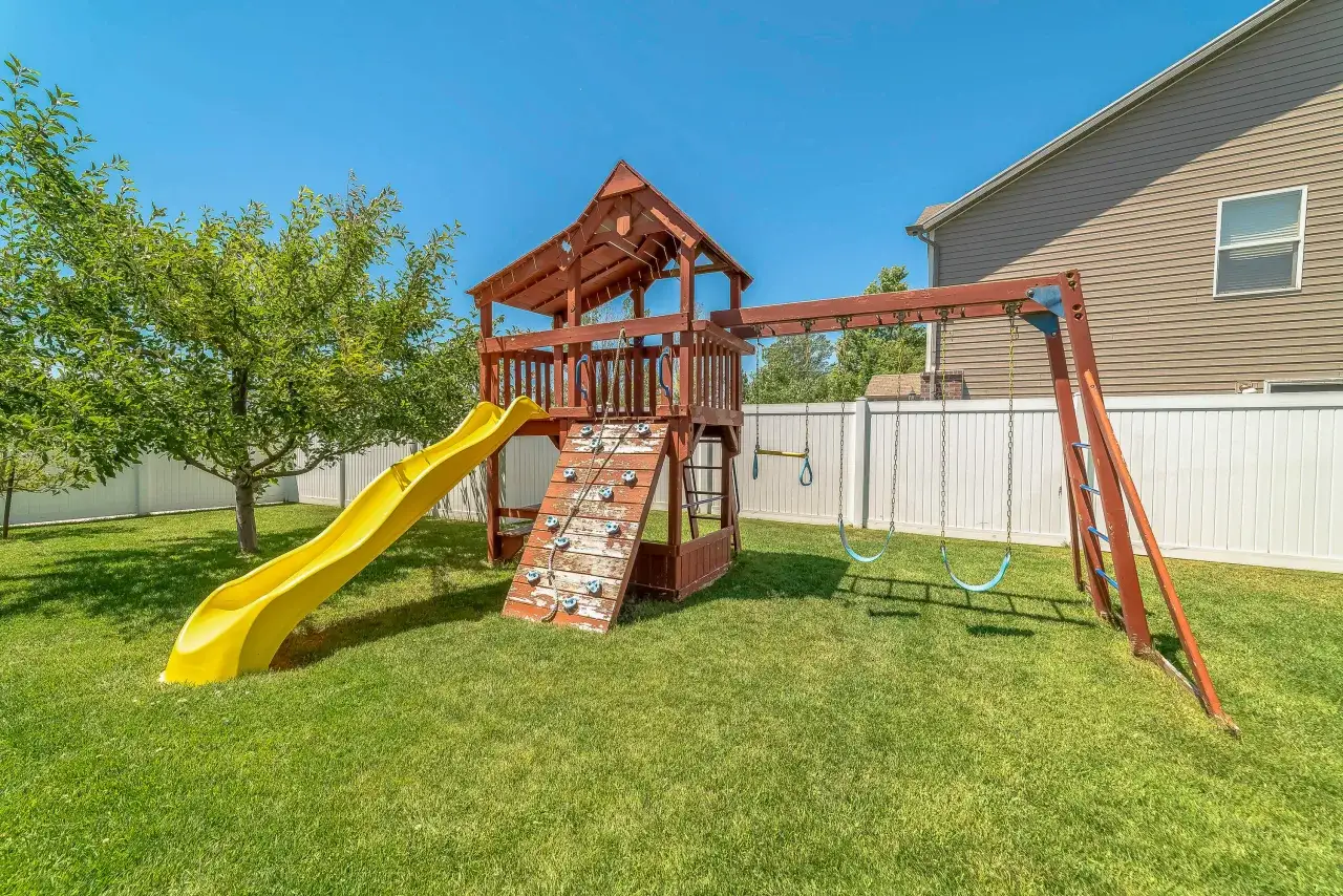 Jak samemu zrobić plac zabaw? Kompletny poradnik DIY!