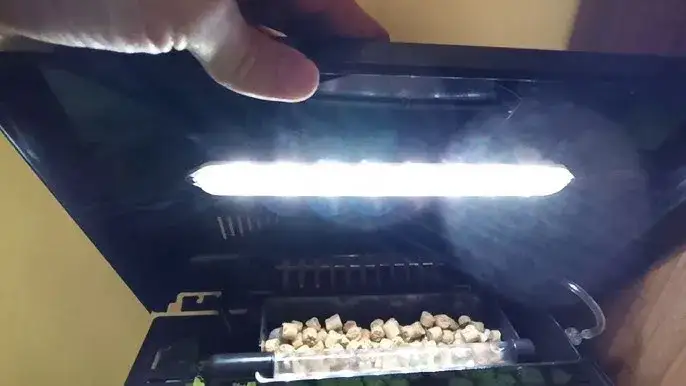 Ile prądu zużywa akwarium 112l? Sprawdź koszt (25-70 zł) i oszczędzaj!