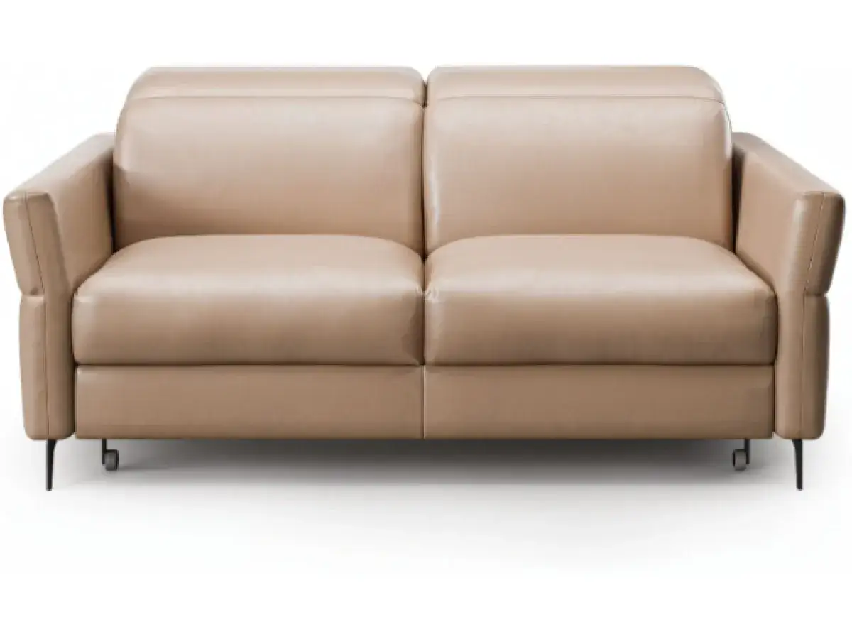 Beżowa, dwuosobowa kanapa ze skóry. Zastanawiasz się, ile kosztuje wniesienie kanapy?