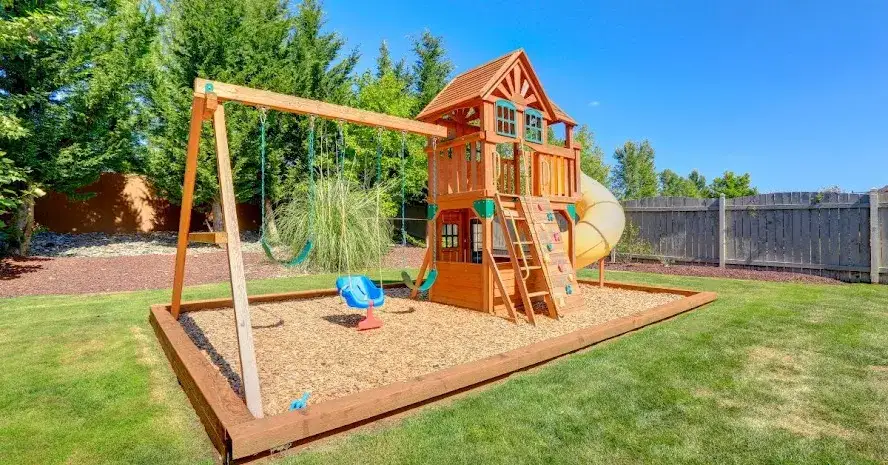 Jak samemu zbudować plac zabaw dla dzieci? Bezpieczny poradnik DIY