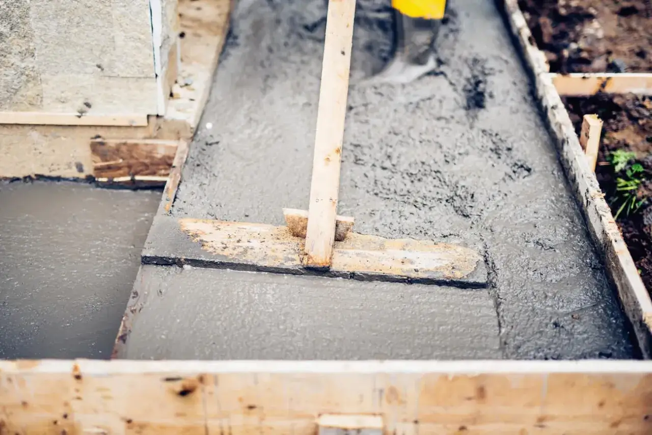 Beton na strop: B20 czy B25? Porównanie i wybór najlepszego