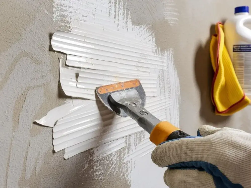 Jak usunąć farbę olejną z tynku? Skuteczne metody i porady