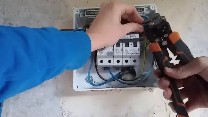 Jak podłączyć esy do skrzynki elektrycznej bezpiecznie i skutecznie