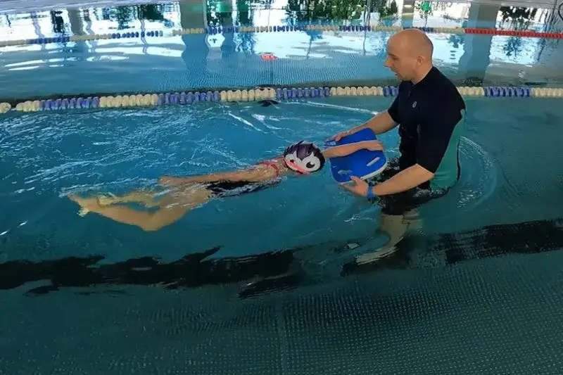 Kraul krok po kroku: Technika, ćwiczenia, oddech zacznij dziś!