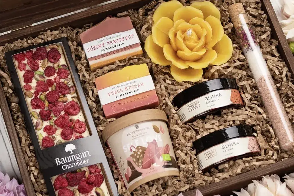 Co dać na 50 urodziny? Oryginalne pomysły, które zaskoczą każdego