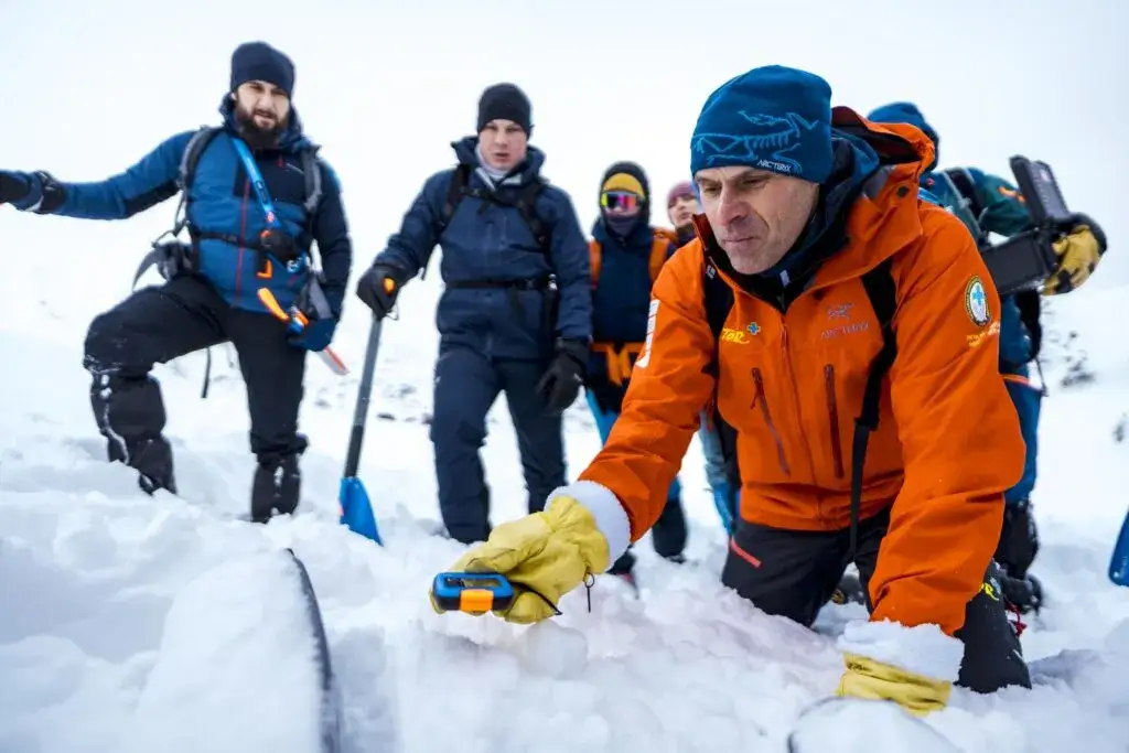 Szkolenie lawinowe w Dolinie Pięciu Stawów: terminy, ceny i wymagania