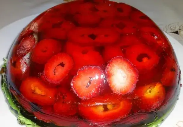 Czy mrożone truskawki można zalać galaretką? Sprawdź, jak to zrobić!