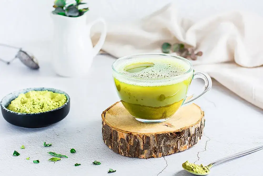 Matcha czy zielona herbata – która lepiej wpływa na zdrowie?