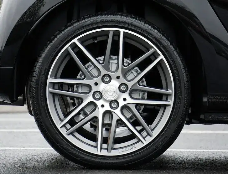 Od kiedy opony zimowe są obowiązkowe? Sprawdź ważne terminy