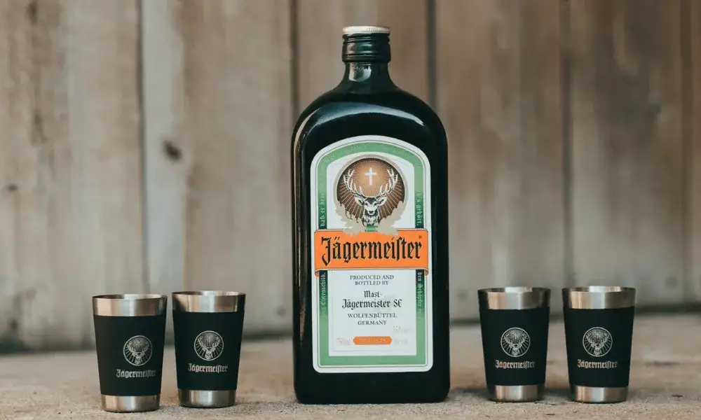 Jak przygotować idealny jagerbomb drink – składniki i sekrety smaku