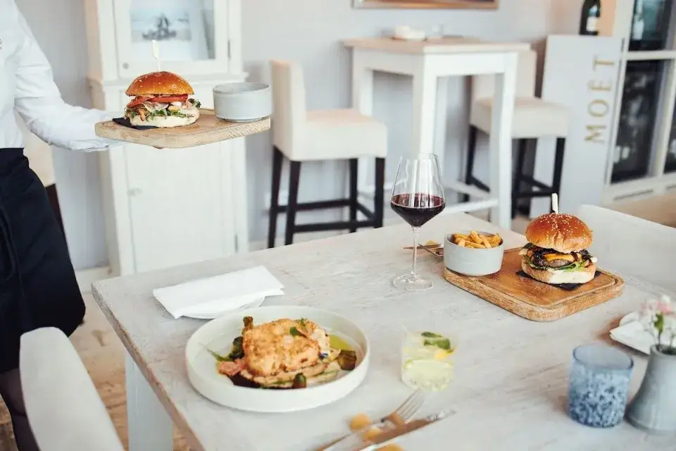 Mielno gdzie zjeść tanio? Odkryj sekrety budżetowego jedzenia!