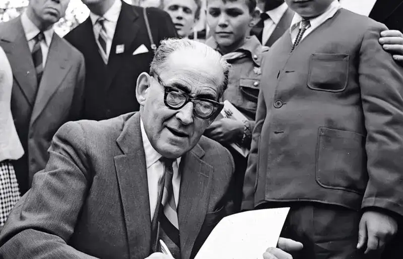 Kiedy urodził się Jan Brzechwa? Zaskakujące fakty o jego życiu