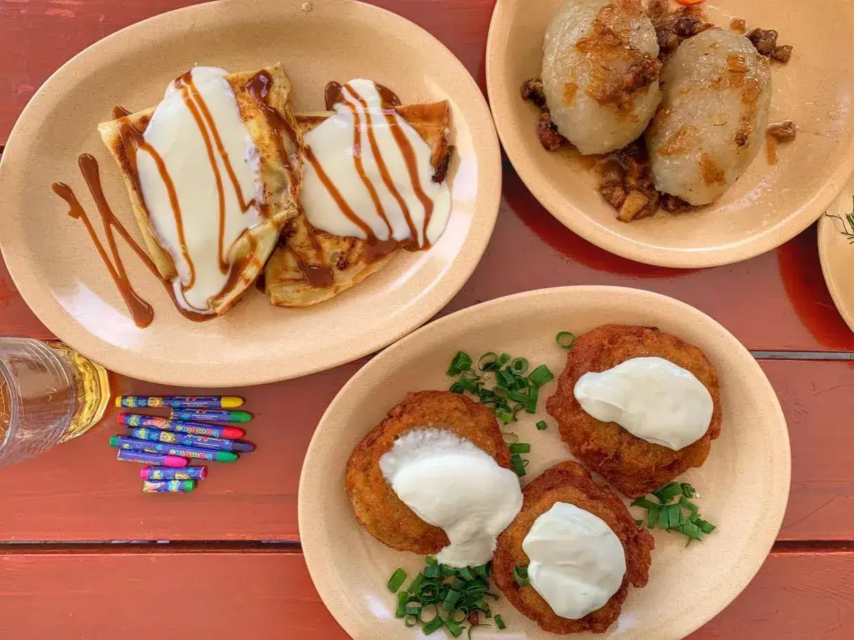 Gdzie zjeść w Ustce? Tanie i smaczne miejsca, które musisz poznać