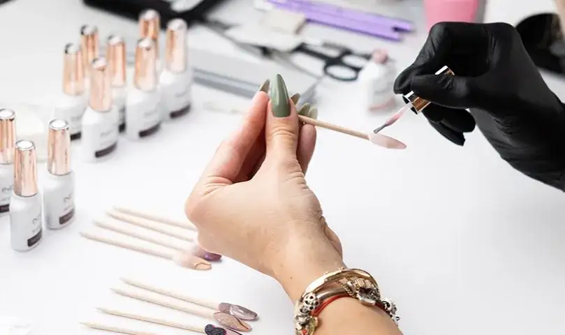 Jak zostać modelką paznokci: Kluczowe kroki do sukcesu w stylizacji