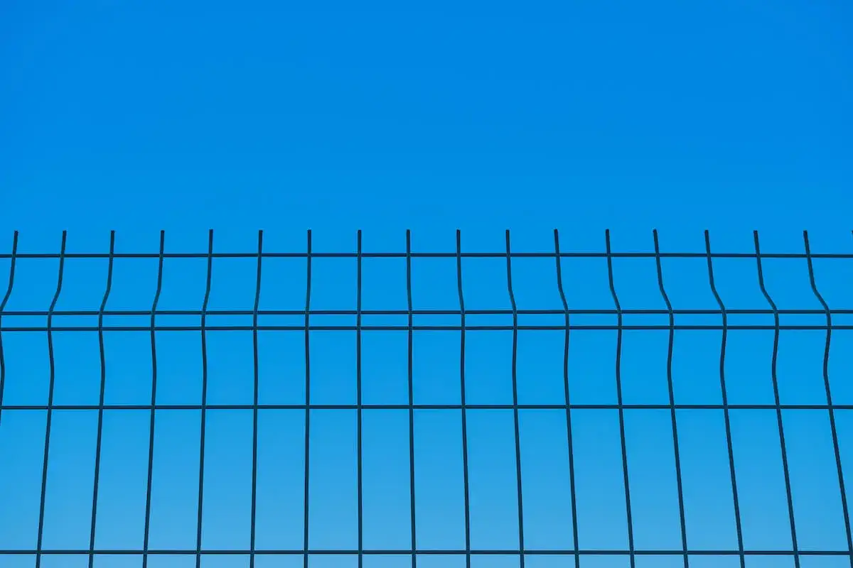 Jak montować ogrodzenia panelowe - uniknij najczęstszych błędów