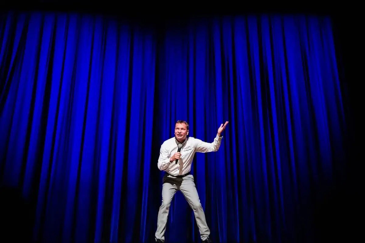 Tomasz Jachimek stand up - nadchodzące występy i bilety dostępne teraz