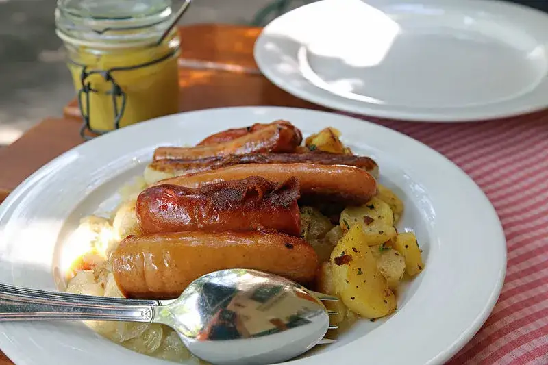 Regionalne potrawy Bawarii: odkryj smaki, które zachwycają każdego