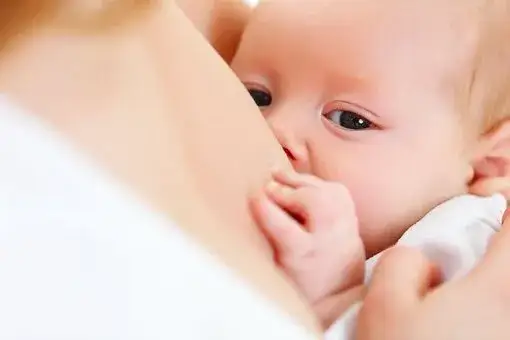 Mama karmiąca i gorączka: Jakie leki są bezpieczne dla dziecka?