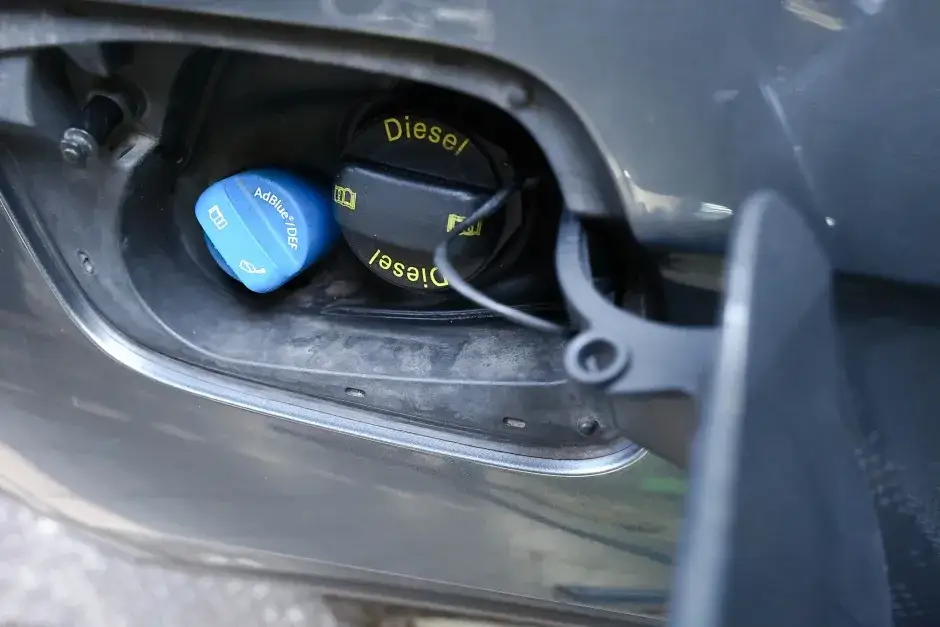 AdBlue do czego służy i jak ogranicza emisję szkodliwych substancji