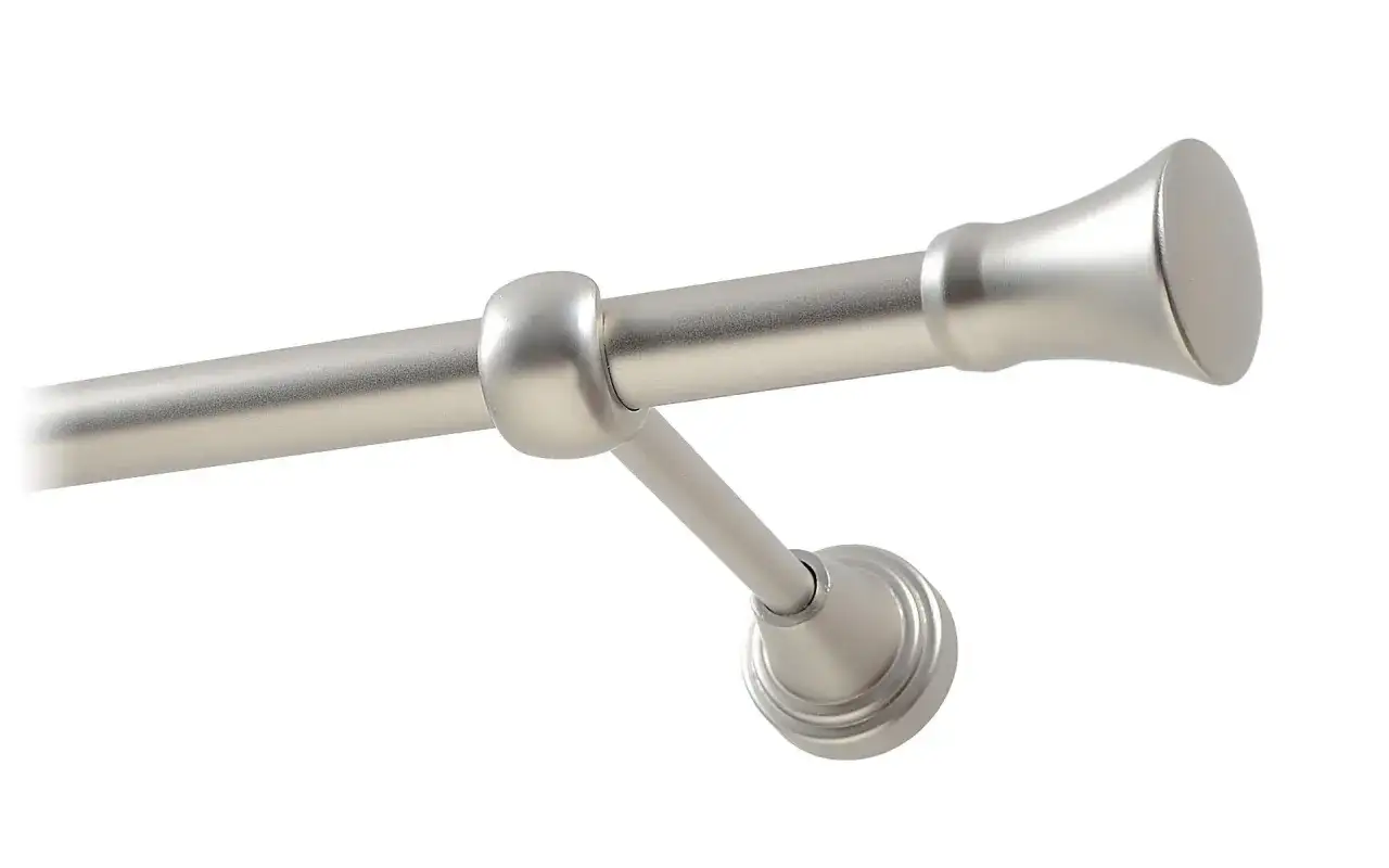 Srebrny metalowy karnisz z uchwytem i ozdobnym zakończeniem.