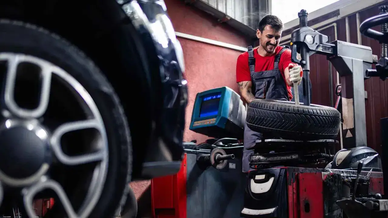 Reifen wechseln leicht gemacht: So vermeiden Sie teure Fehler