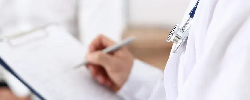 Ile lat przechowuje się dokumentację medyczną? Poznaj kluczowe zasady