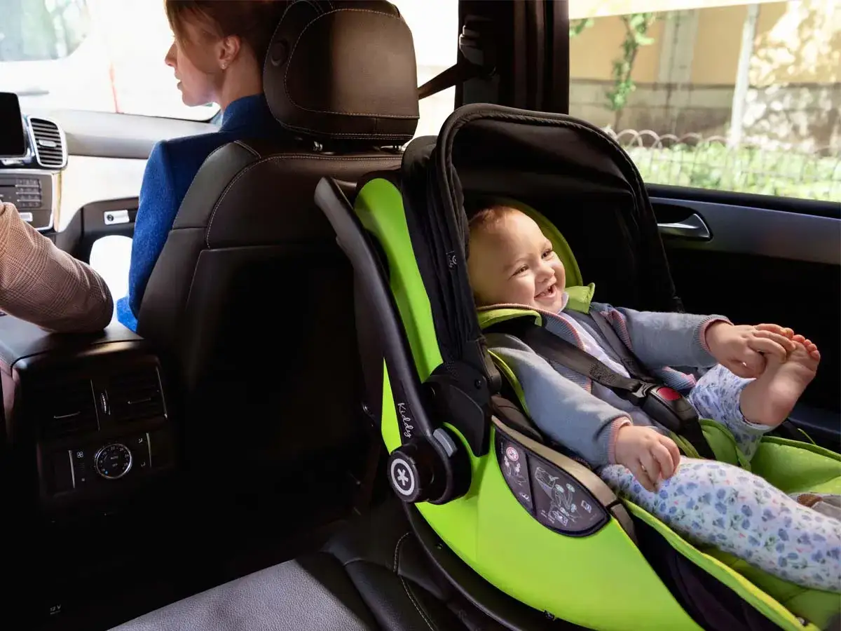 Fotelik za kierowcą czy pasażerem - który wybór jest bezpieczniejszy?