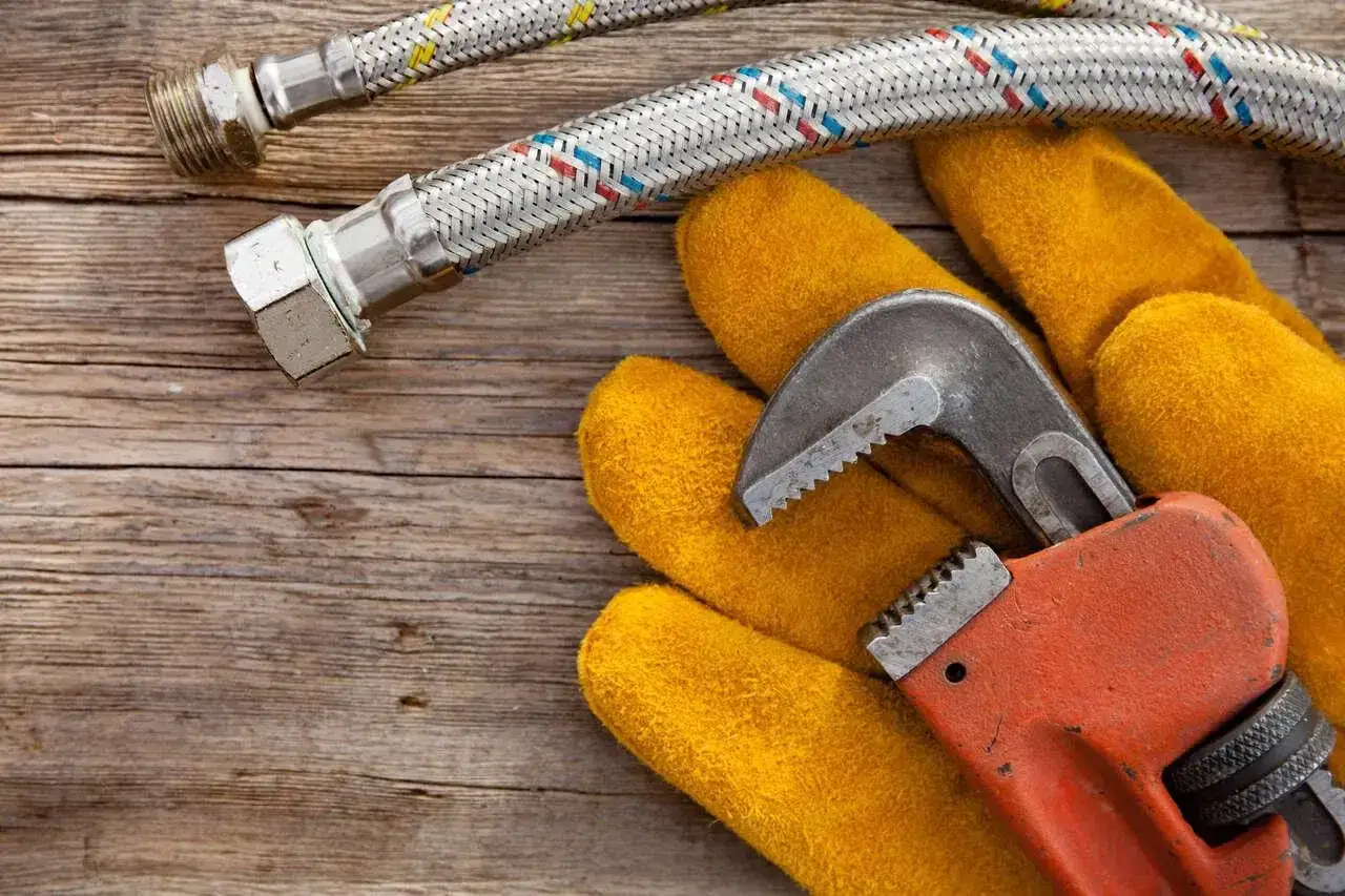 Wymiana głowicy w kranie: Zrób to sam i oszczędź na hydrauliku!