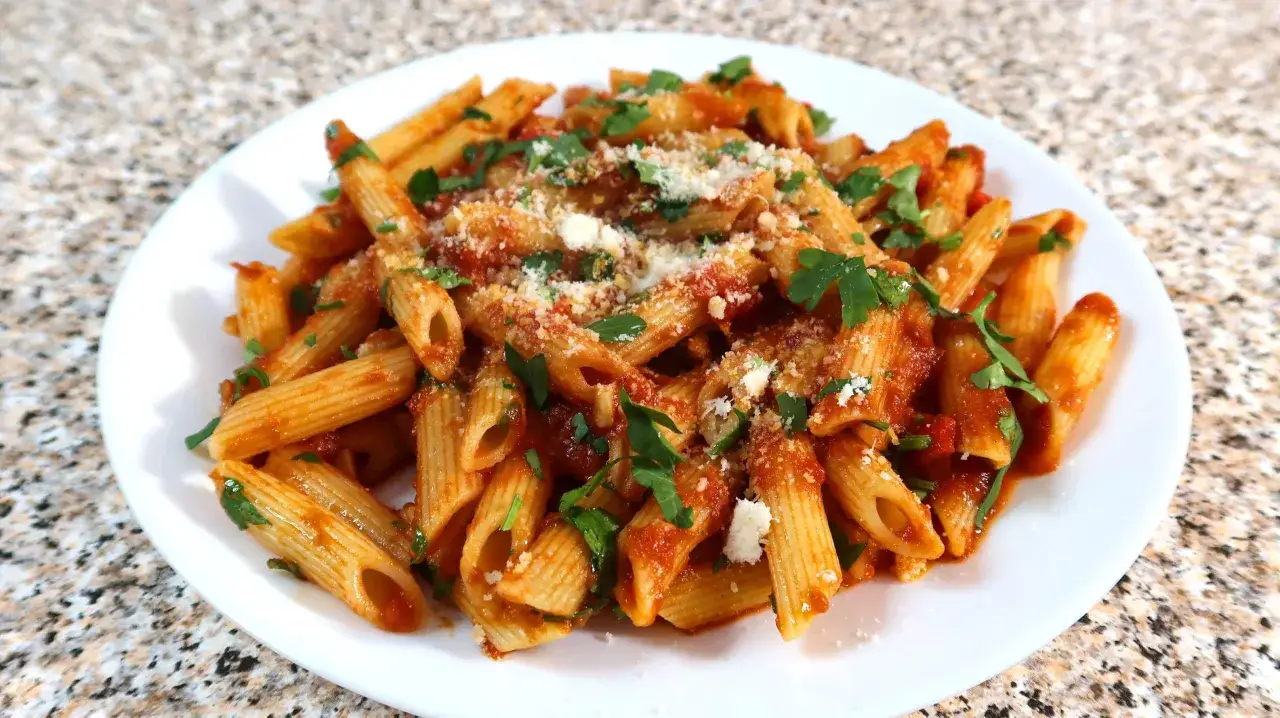 Penne arrabiata z kurczakiem - prosty przepis na pyszne danie