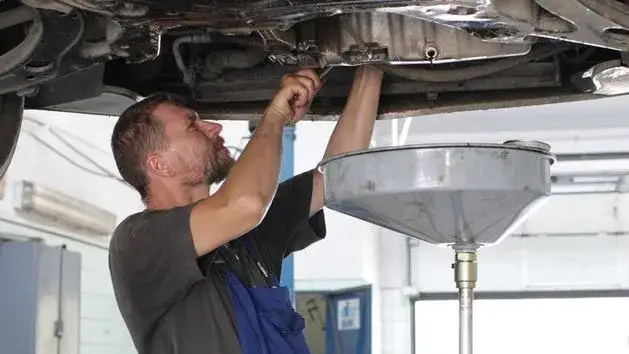 Jak zgłosić nielegalny warsztat samochodowy i chronić swoją społeczność