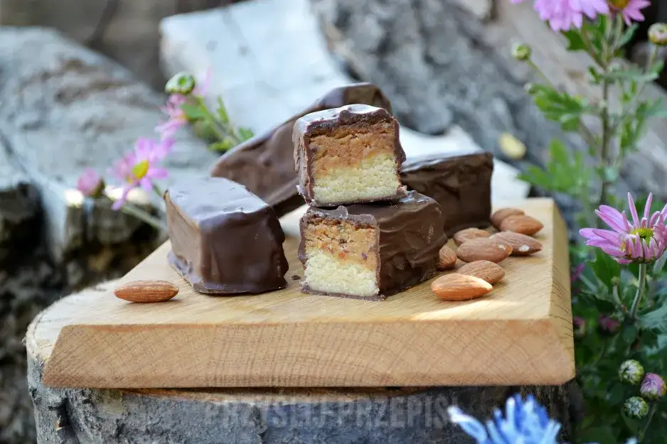 Domowe batony: Przepisy na zdrowe przekąski bez cukru i pieczenia