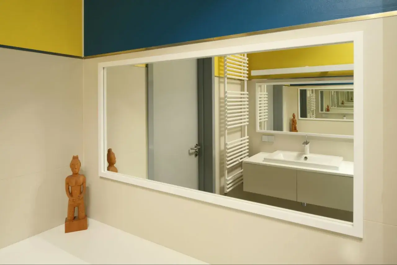 Dwa lustra naprzeciw siebie: mit czy zła energia w domu?