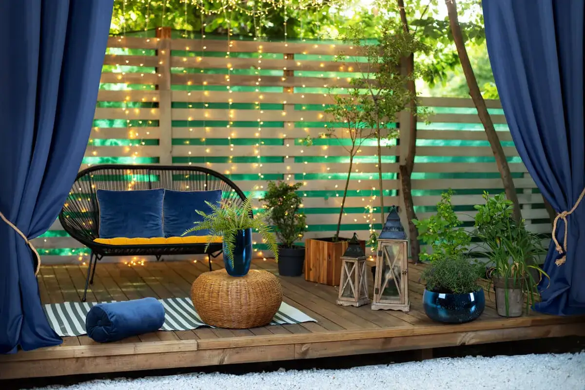 Jak zamontować zasłony w altanie - proste błędy, których unikniesz