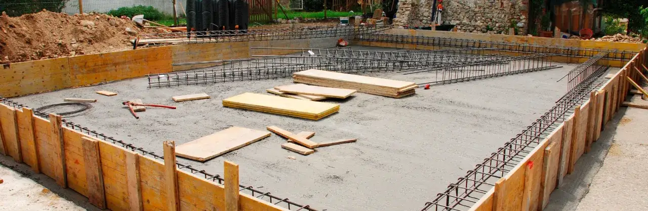 Skuteczne metody zabezpieczenia fundamentów przed wilgocią i wodą