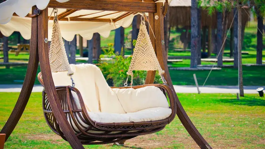 Ile kosztuje huśtawka ogrodowa? Ceny, które Cię zaskoczą!
